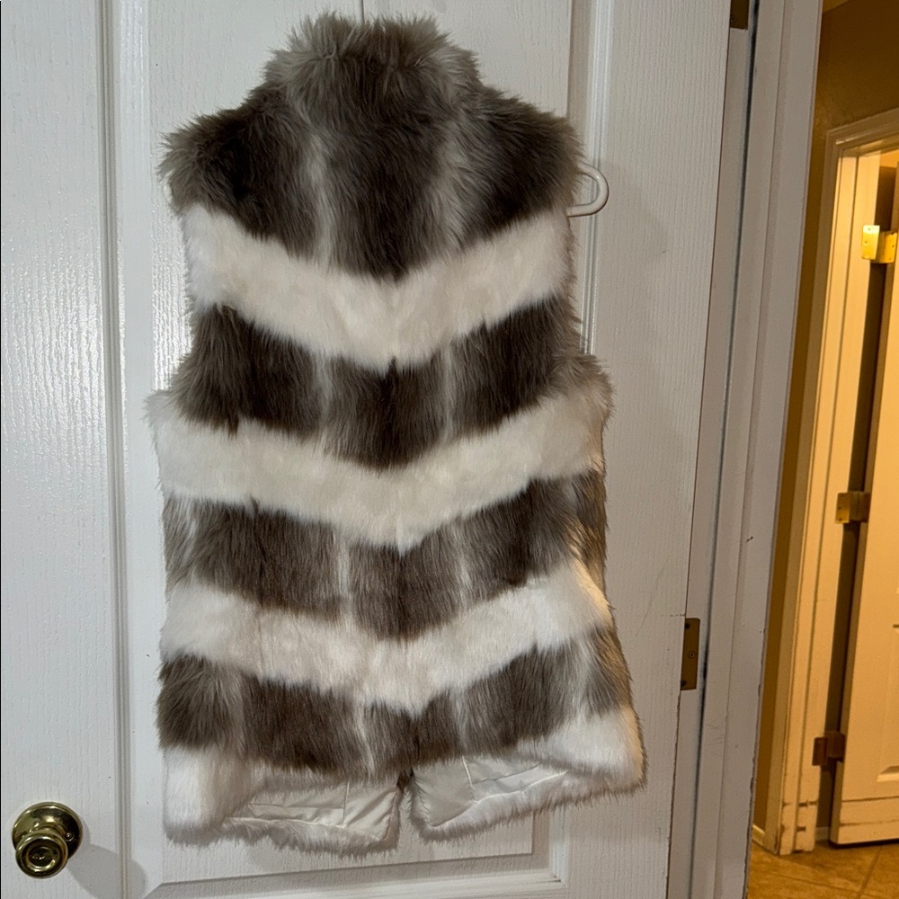 White House Black Marrket Faux Fur Striped Vest in Brown and White Size S - Picture 2 of 7